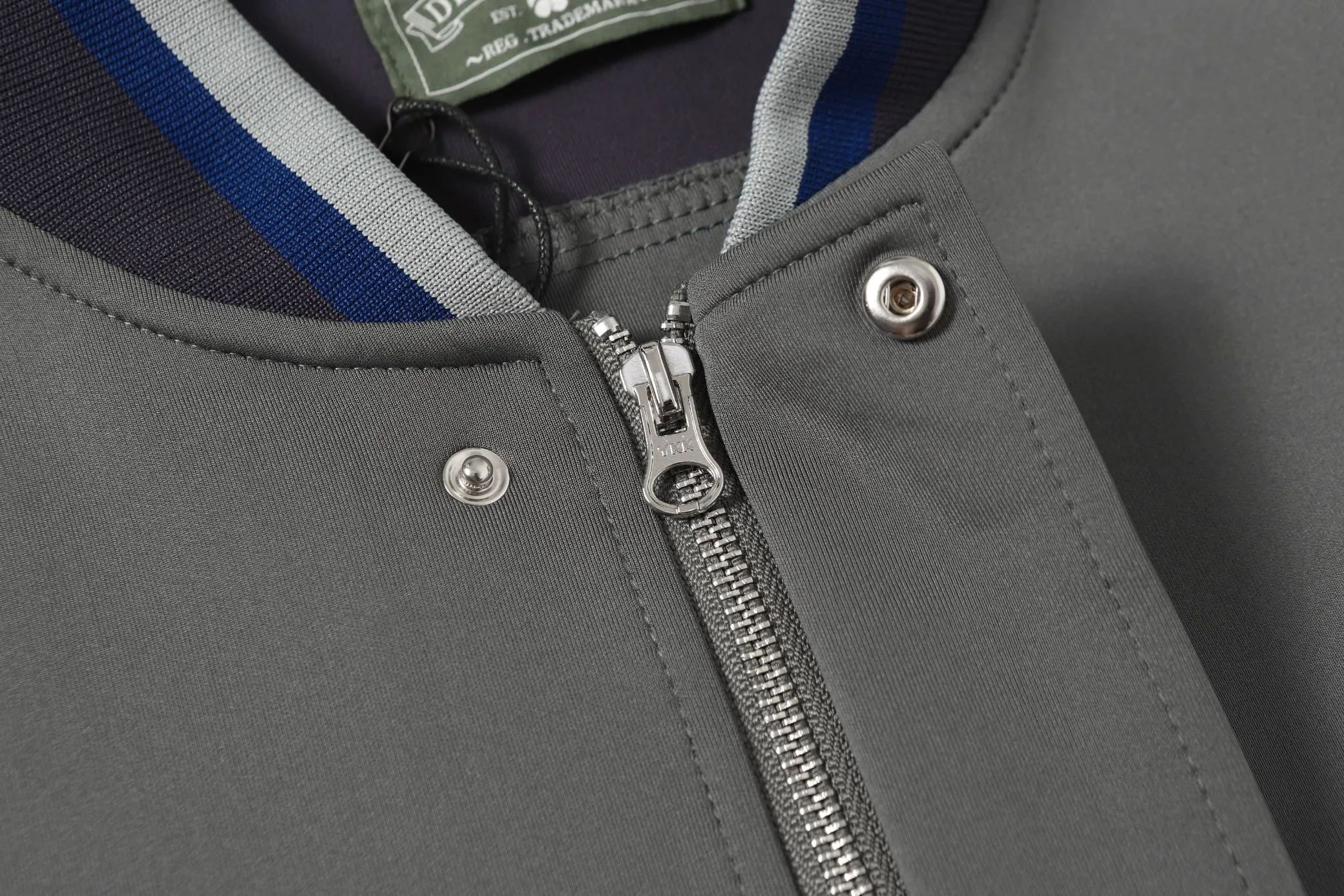 P226 2208# DENIM TEARS kapok European and American trendy brand high-quality air layer casual jacket suit. Fabric weight 320 grams. Customized thread dyeing with consistent color. Color Gray Green Size S-XL